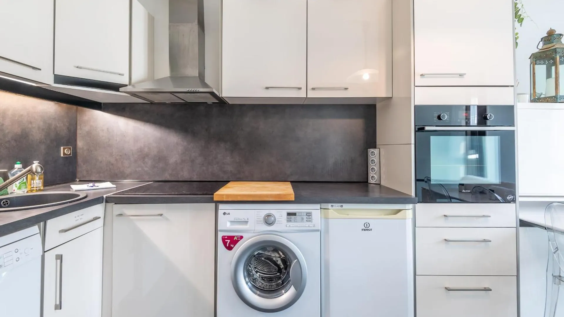 Revon - City Center Flat location